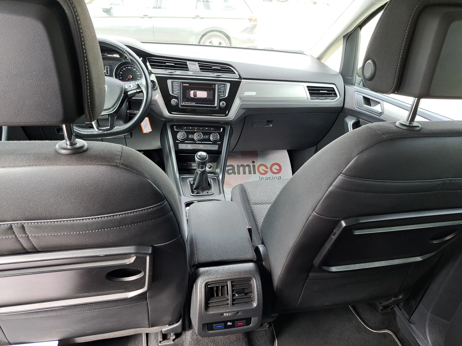 VW Touran 7 места eu6, снимка 15 - Автомобили и джипове - 53770659