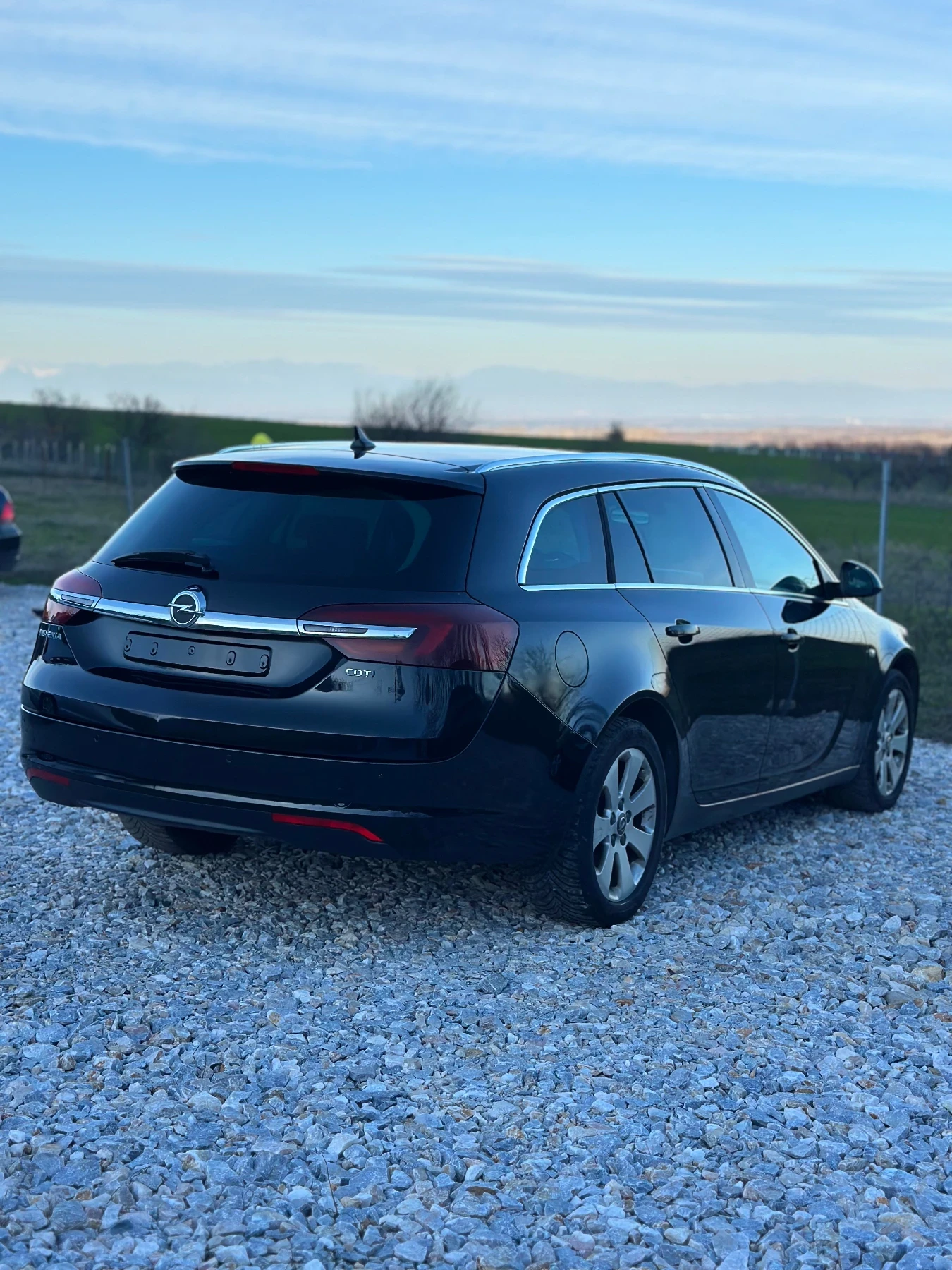 Opel Insignia 2.0DTCI Facelift Перфектна, снимка 4 - Автомобили и джипове - 53799906