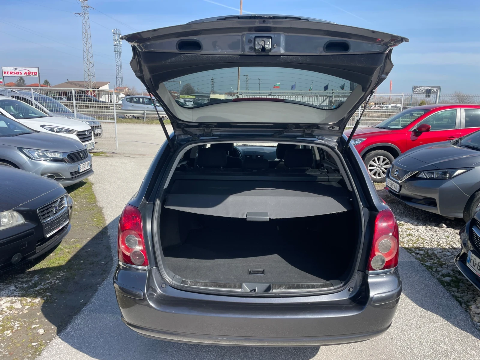 Toyota Avensis 2.0 D4D, снимка 12 - Автомобили и джипове - 53832299