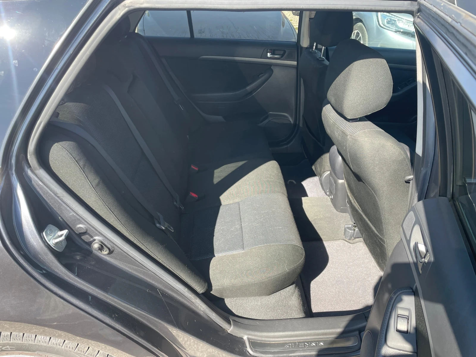 Toyota Avensis 2.0 D4D, снимка 13 - Автомобили и джипове - 53832299