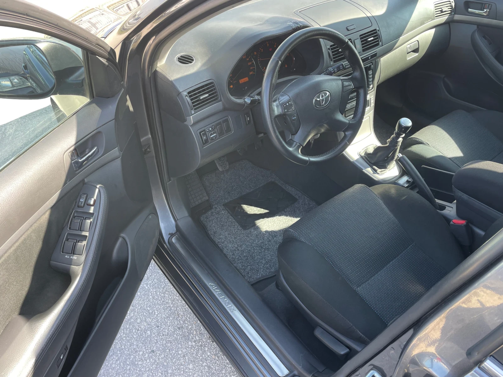 Toyota Avensis 2.0 D4D, снимка 7 - Автомобили и джипове - 53832299