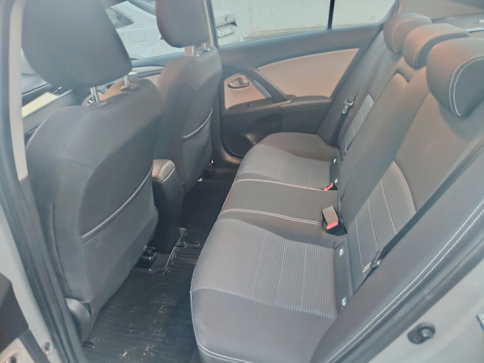 Toyota Avensis Седан, снимка 8 - Автомобили и джипове - 53864367