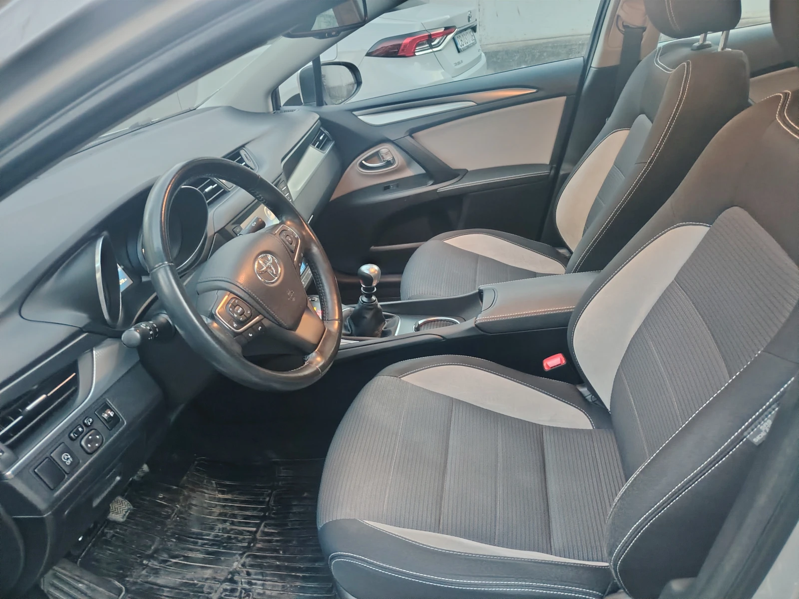 Toyota Avensis Седан, снимка 7 - Автомобили и джипове - 53864367