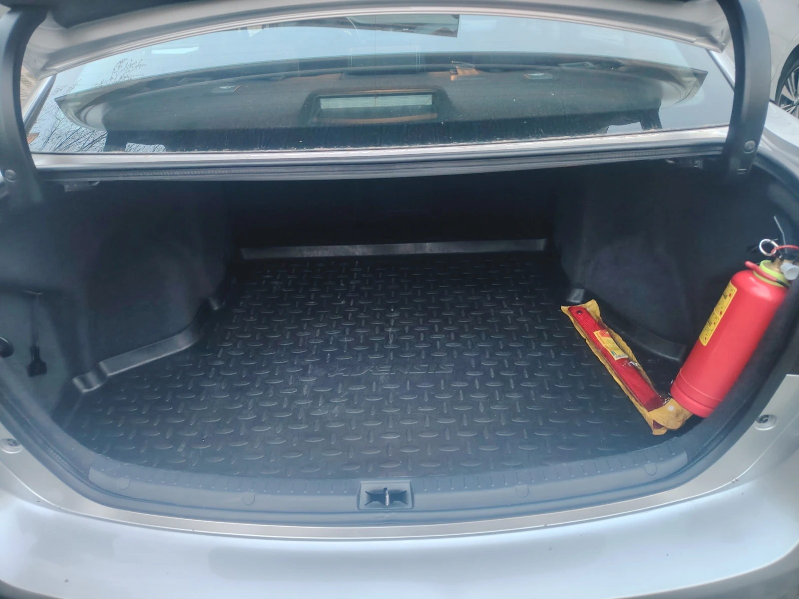 Toyota Avensis Седан, снимка 9 - Автомобили и джипове - 53864367