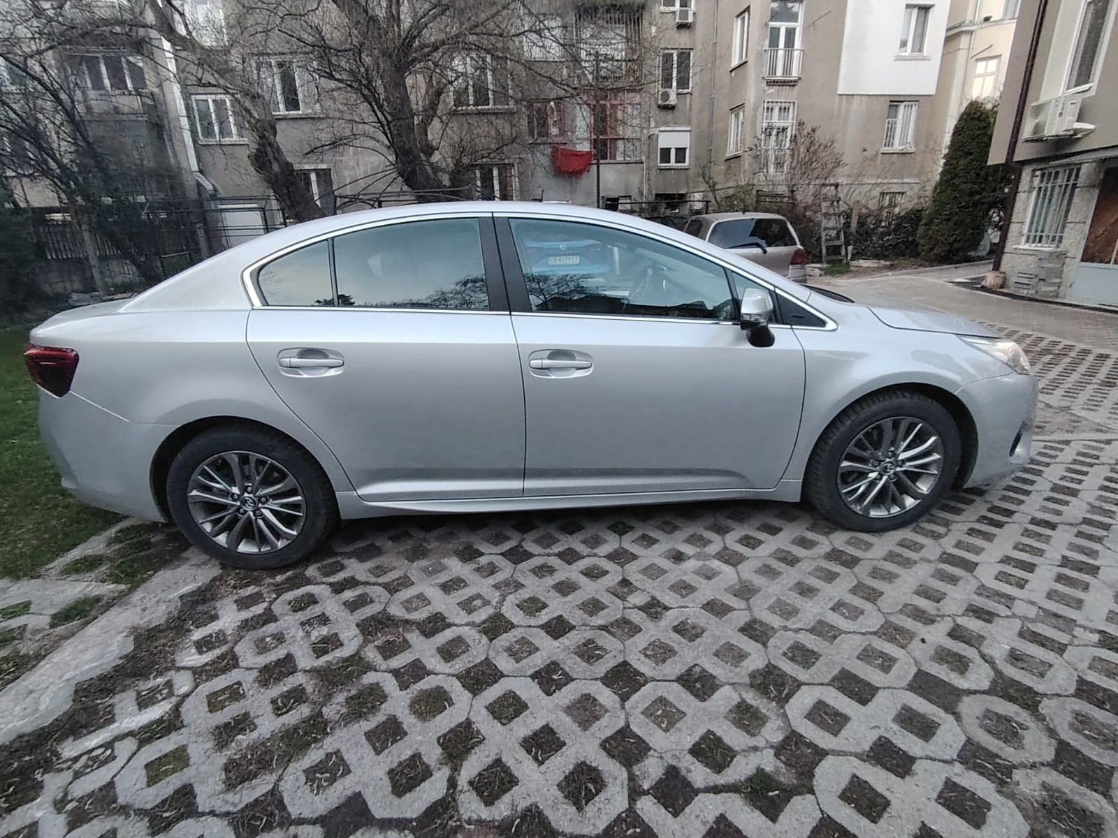 Toyota Avensis Седан, снимка 3 - Автомобили и джипове - 53864367
