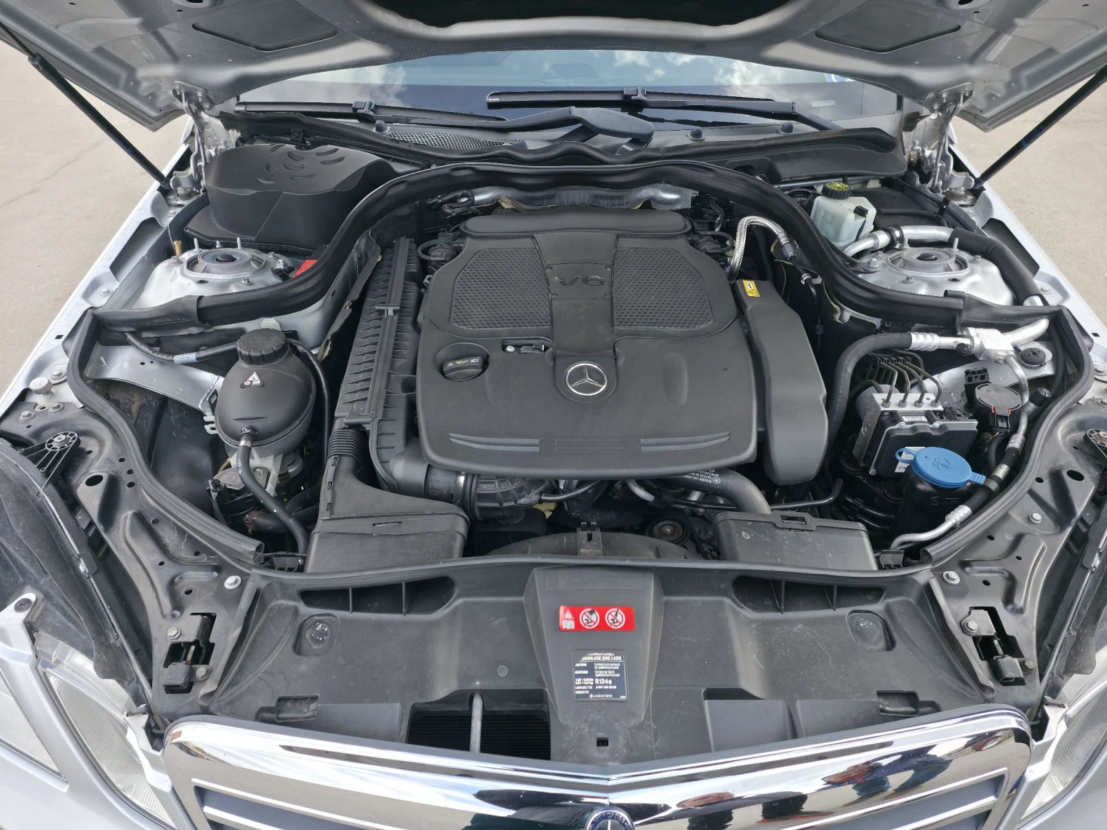 Mercedes-Benz E 350 272кс/4х4/100% ОБСЛУЖЕН/ЧИСТО НОВИ ГУМИ/КАСКО/, снимка 16 - Автомобили и джипове - 53894122