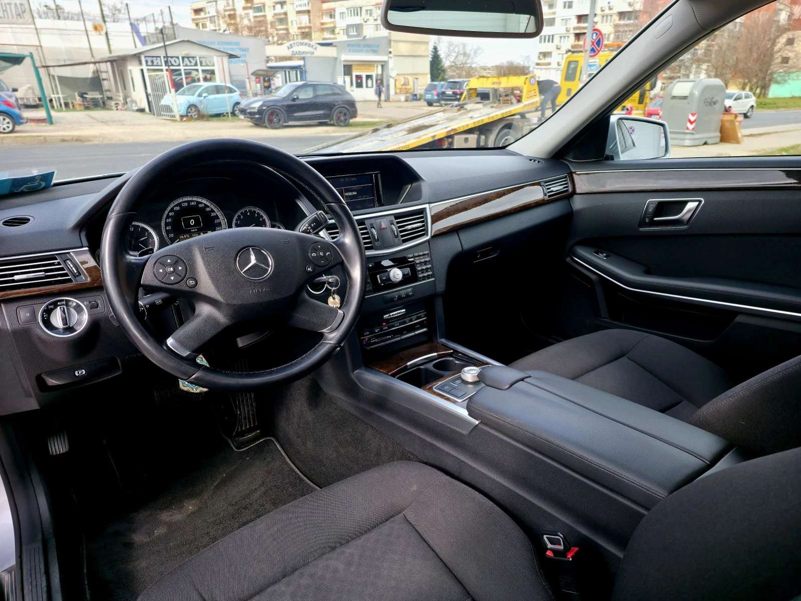 Mercedes-Benz E 350 272кс/4х4/100% ОБСЛУЖЕН/ЧИСТО НОВИ ГУМИ/КАСКО/, снимка 11 - Автомобили и джипове - 53894122