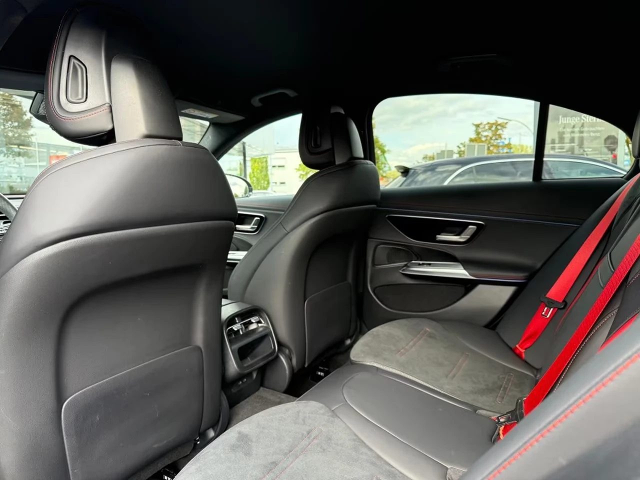 Mercedes-Benz E 53 AMG PLUG-IN HYBRID/4-MATIC/DISTRONIC/360/DIGTAL LIGHT/, снимка 11 - Автомобили и джипове - 53897983