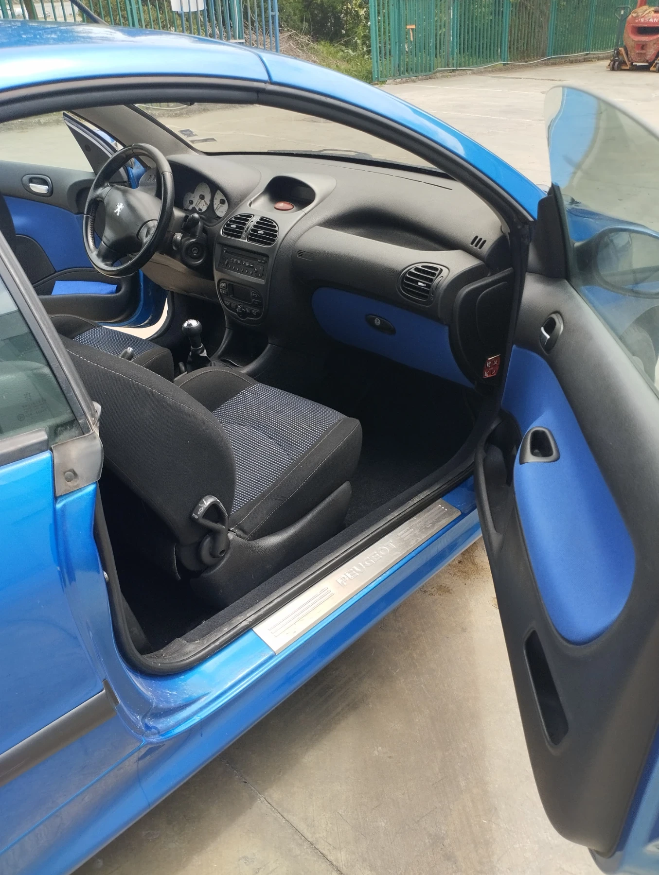 Peugeot 206 CC, снимка 15 - Автомобили и джипове - 54486163