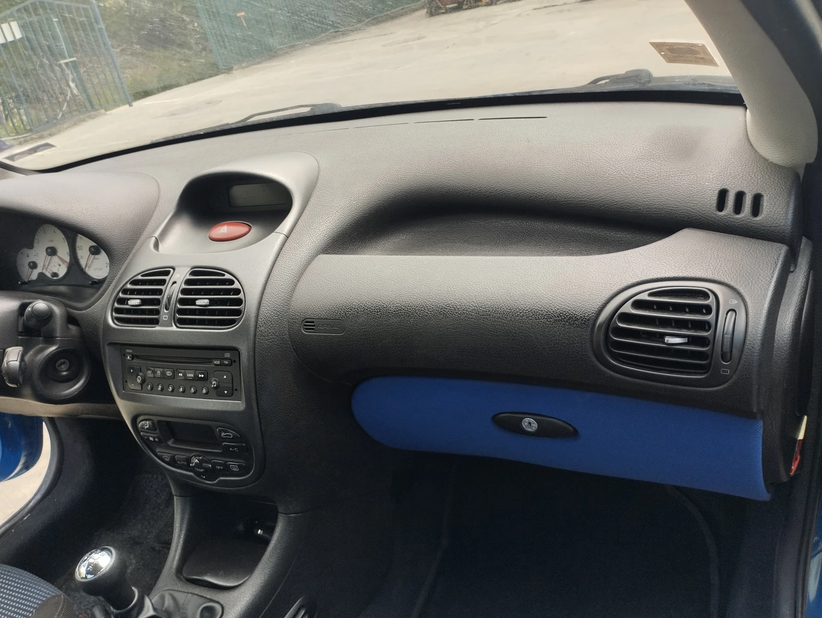 Peugeot 206 CC, снимка 14 - Автомобили и джипове - 54486163
