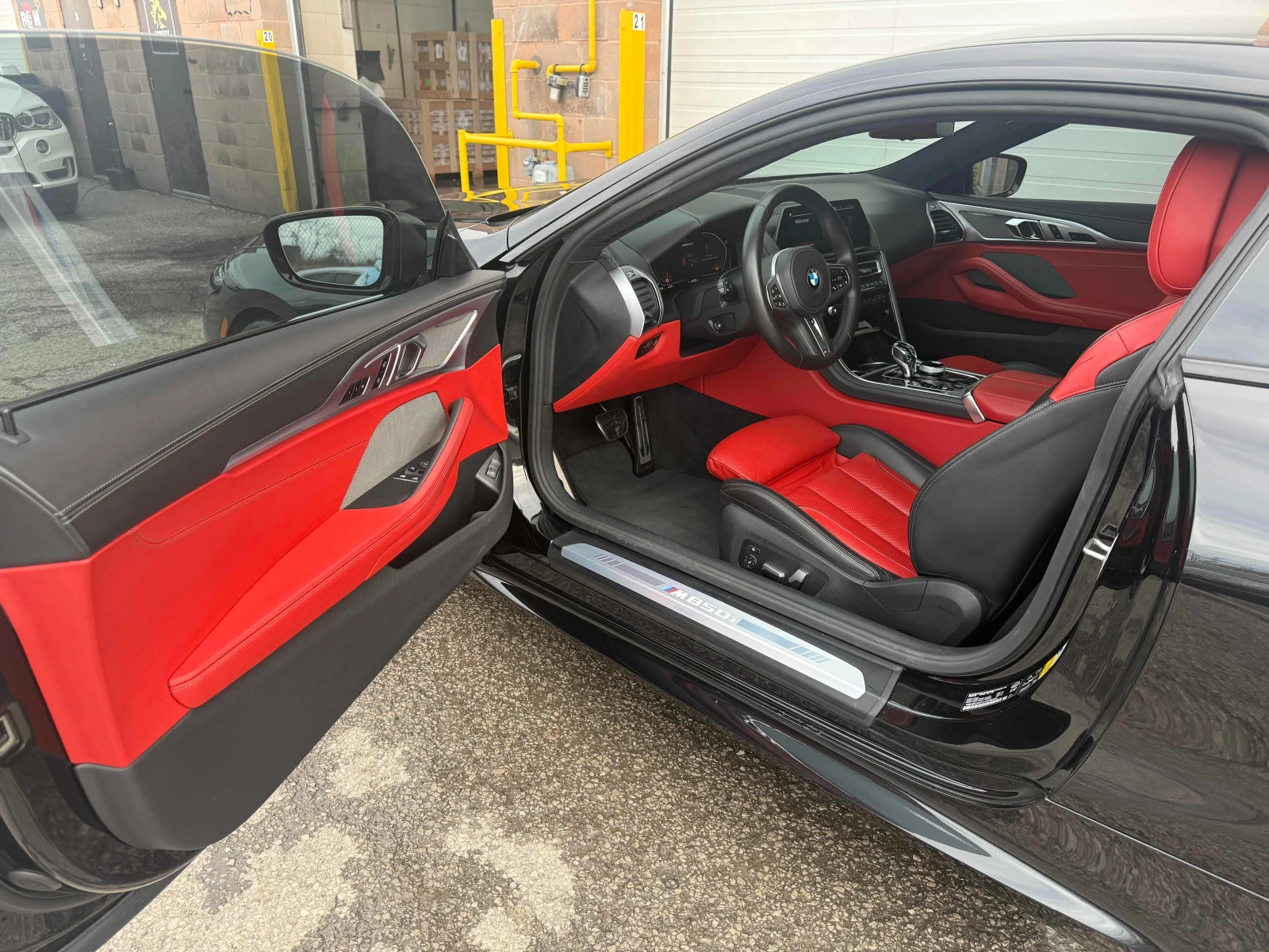 BMW 850 M * CARFAX * АВТО КРЕДИТ * ПРОГНОЗНА ЦЕНА ДО БГ * , снимка 11 - Автомобили и джипове - 54623795