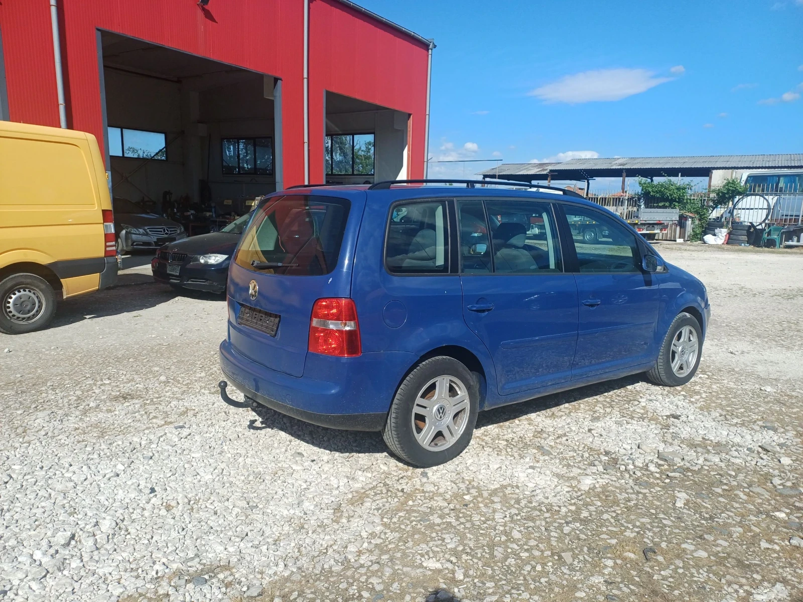 VW Touran 7 местен., снимка 4 - Автомобили и джипове - 54726324