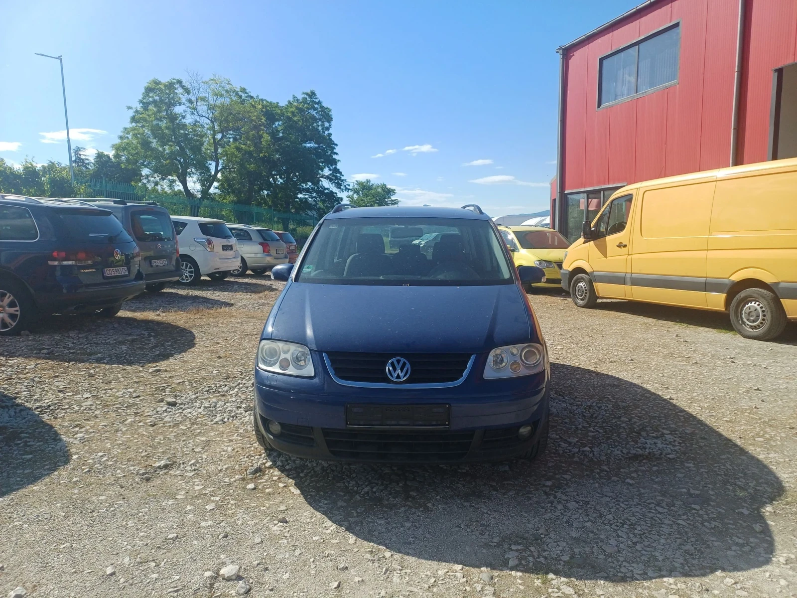 VW Touran 7 местен., снимка 3 - Автомобили и джипове - 54726324