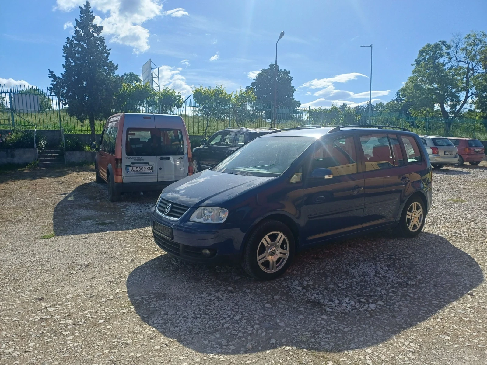 VW Touran 7 местен., снимка 2 - Автомобили и джипове - 54726324