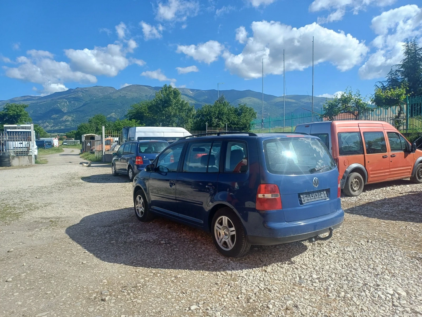 VW Touran 7 местен., снимка 6 - Автомобили и джипове - 54726324