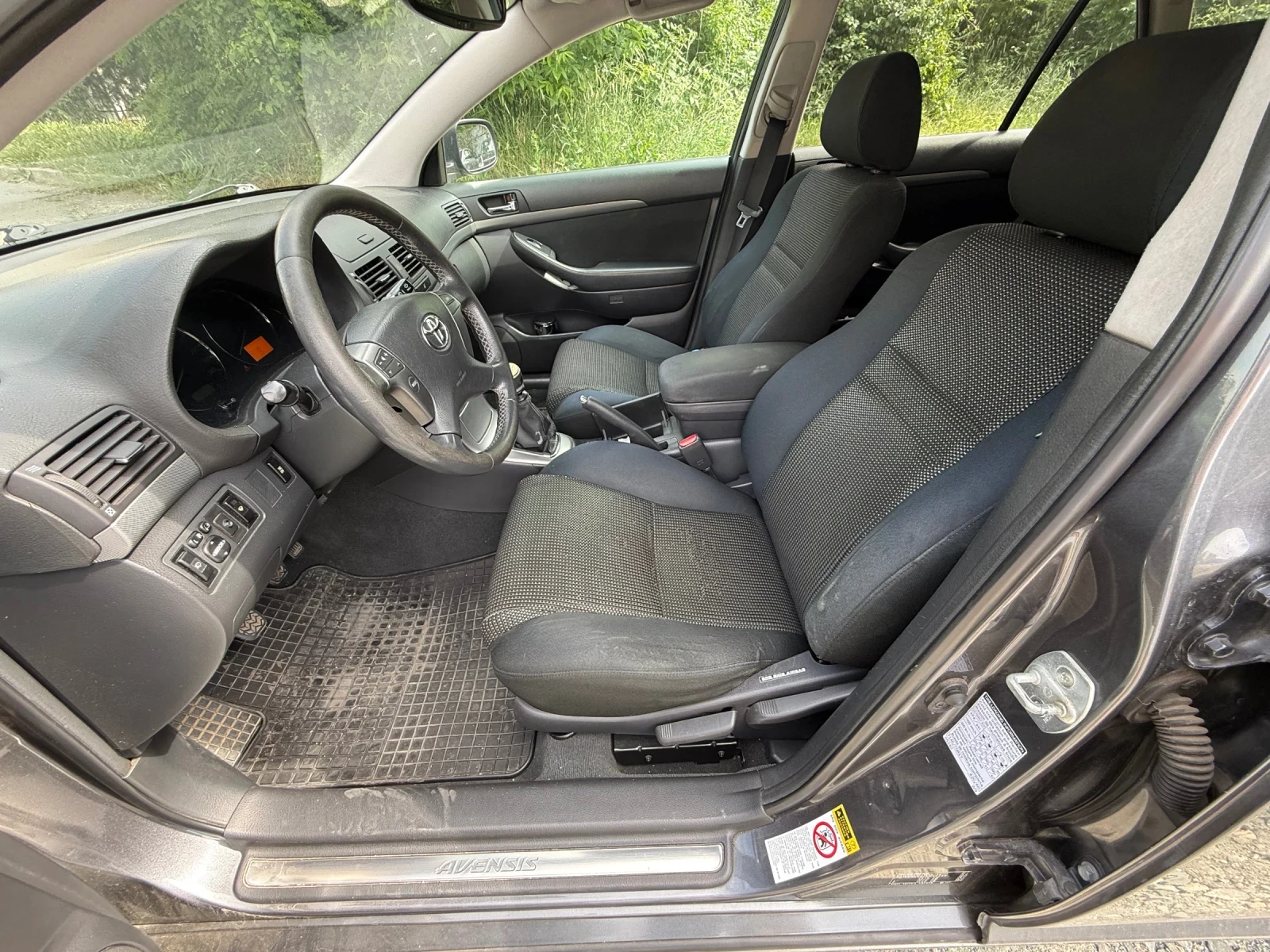 Toyota Avensis D-4D, снимка 8 - Автомобили и джипове - 54739537