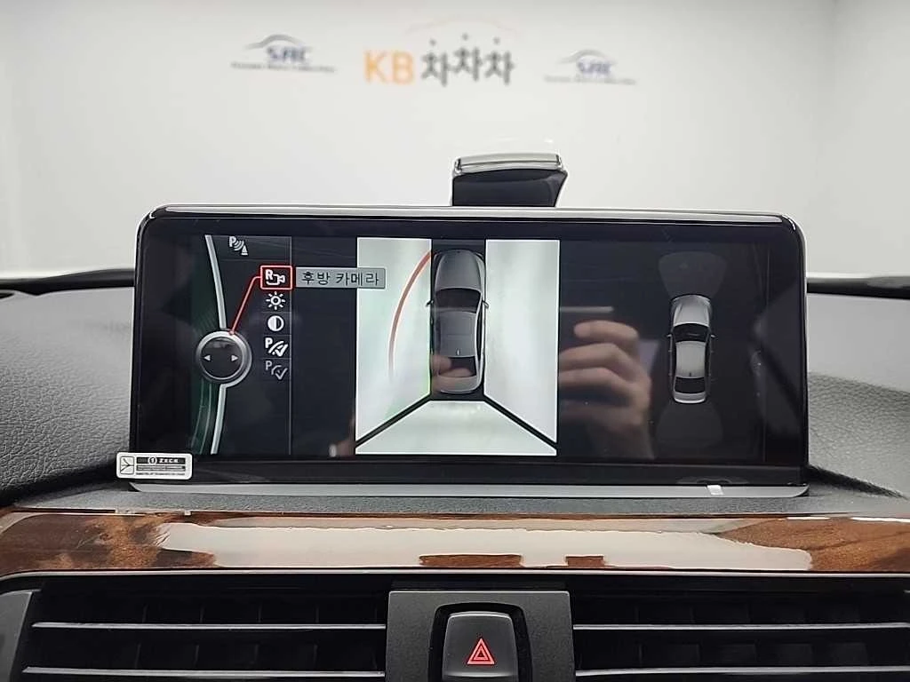 BMW 320 320d Luxury | 360  КАМЕРА | HUD | ШИБЕДАХ | КОЖА, снимка 8 - Автомобили и джипове - 54803139