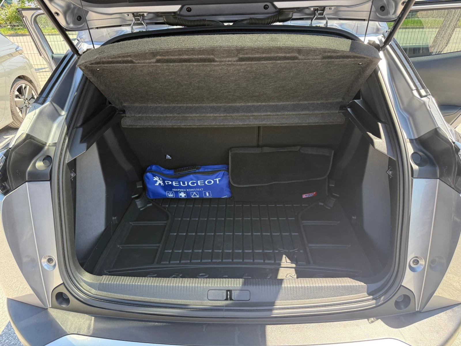 Peugeot 2008 1.5 BlueHDI 99000км, снимка 12 - Автомобили и джипове - 54818987