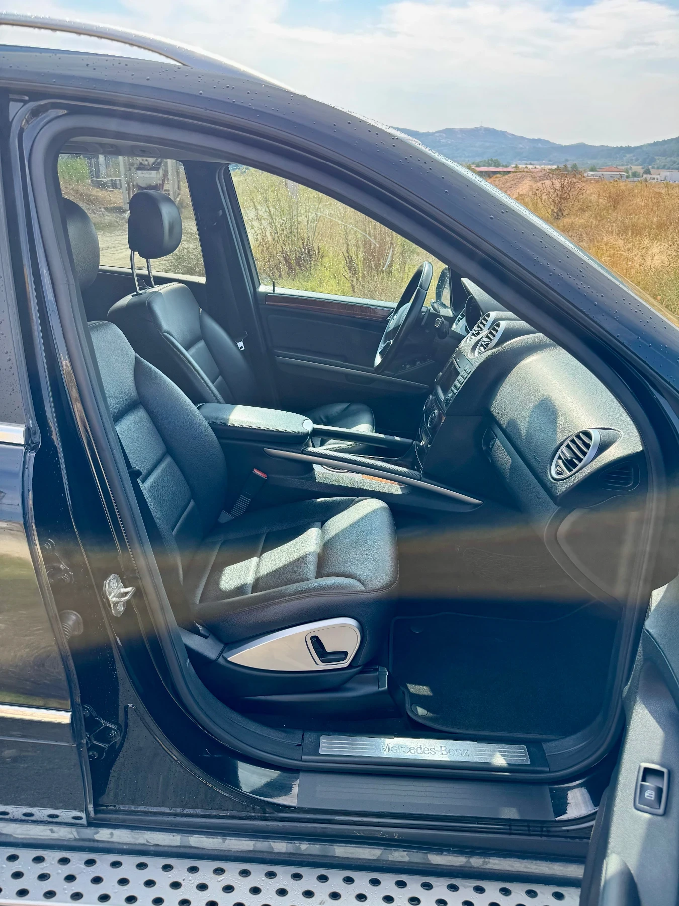 Mercedes-Benz ML 550 / 500 388 к.с.* Facelift* AMG pack* Пружини* , снимка 11 - Автомобили и джипове - 56048807