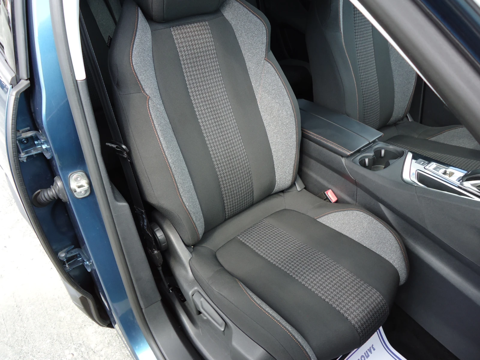 Peugeot 5008 1.6 BlueHDI АВТОМАТИК, снимка 12 - Автомобили и джипове - 55940718