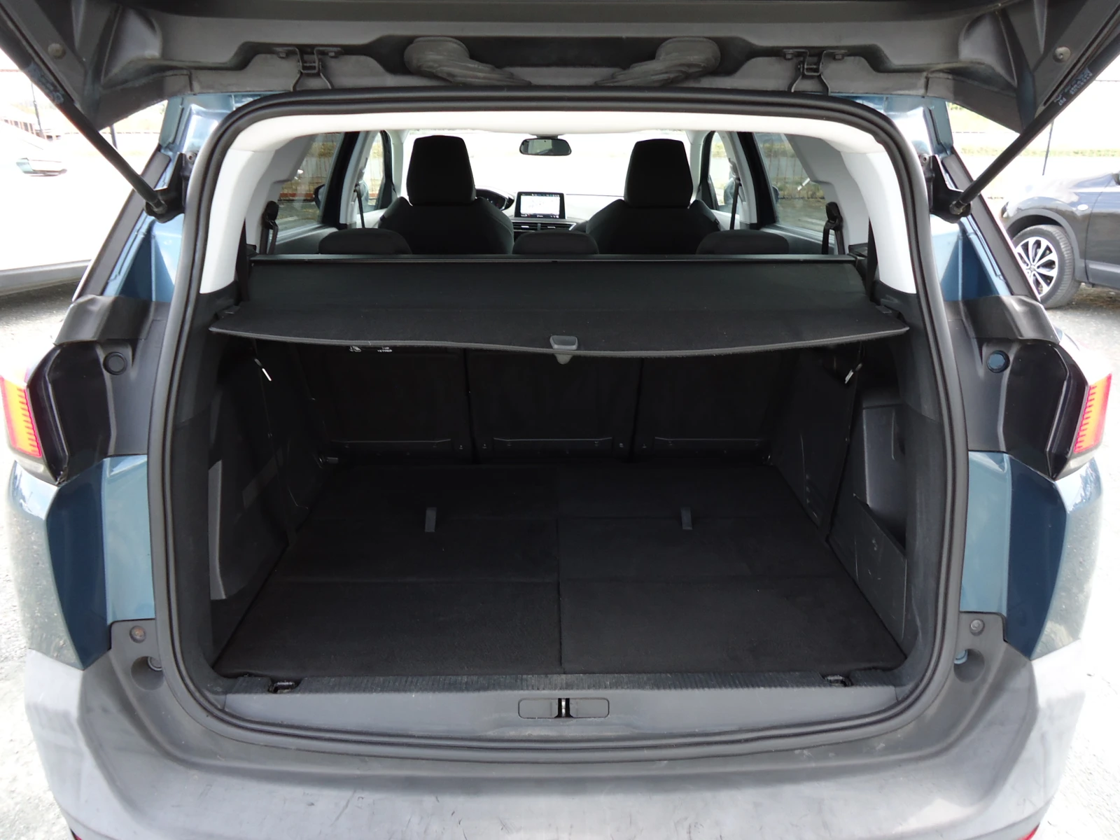 Peugeot 5008 1.6 BlueHDI АВТОМАТИК, снимка 9 - Автомобили и джипове - 55940718