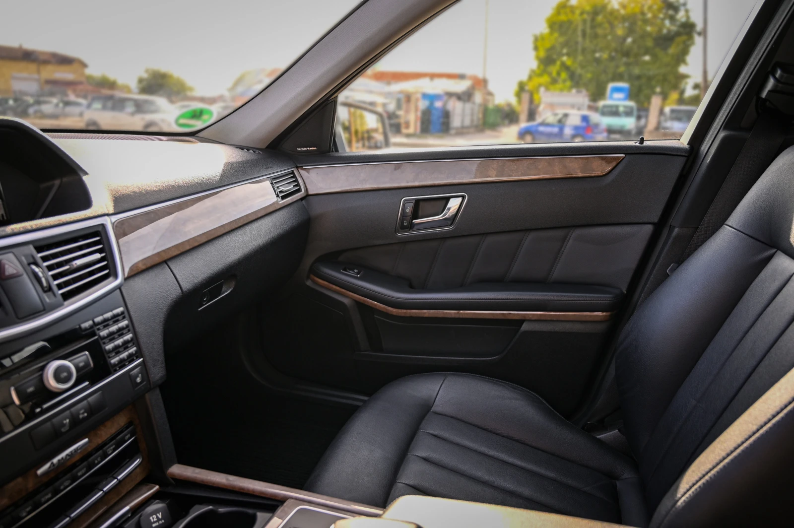 Mercedes-Benz E 350 4MATIC ELEGANCE+ , снимка 13 - Автомобили и джипове - 56183439