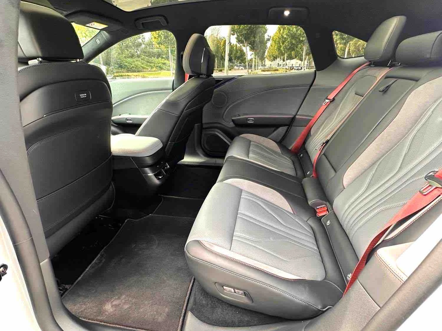Zeekr 7 GT LONG RANGE | 100 kWh | 825 KM | 422 �.�. | FULL EX | Mobile.bg � ����������� 9