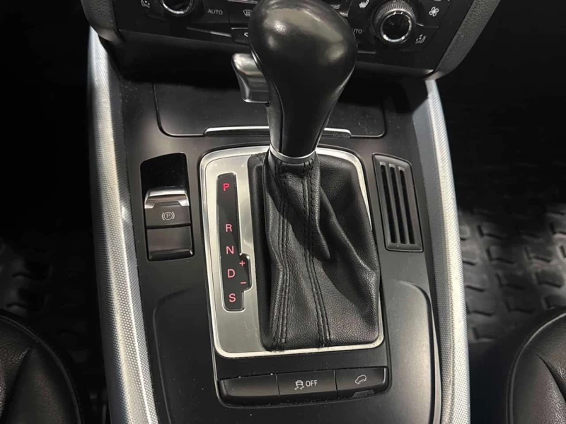 Audi Q5 * 2.0L Premium * CARFAX * ПАНОРАМА* ПОДГРЕВ* , снимка 10 - Автомобили и джипове - 53557492