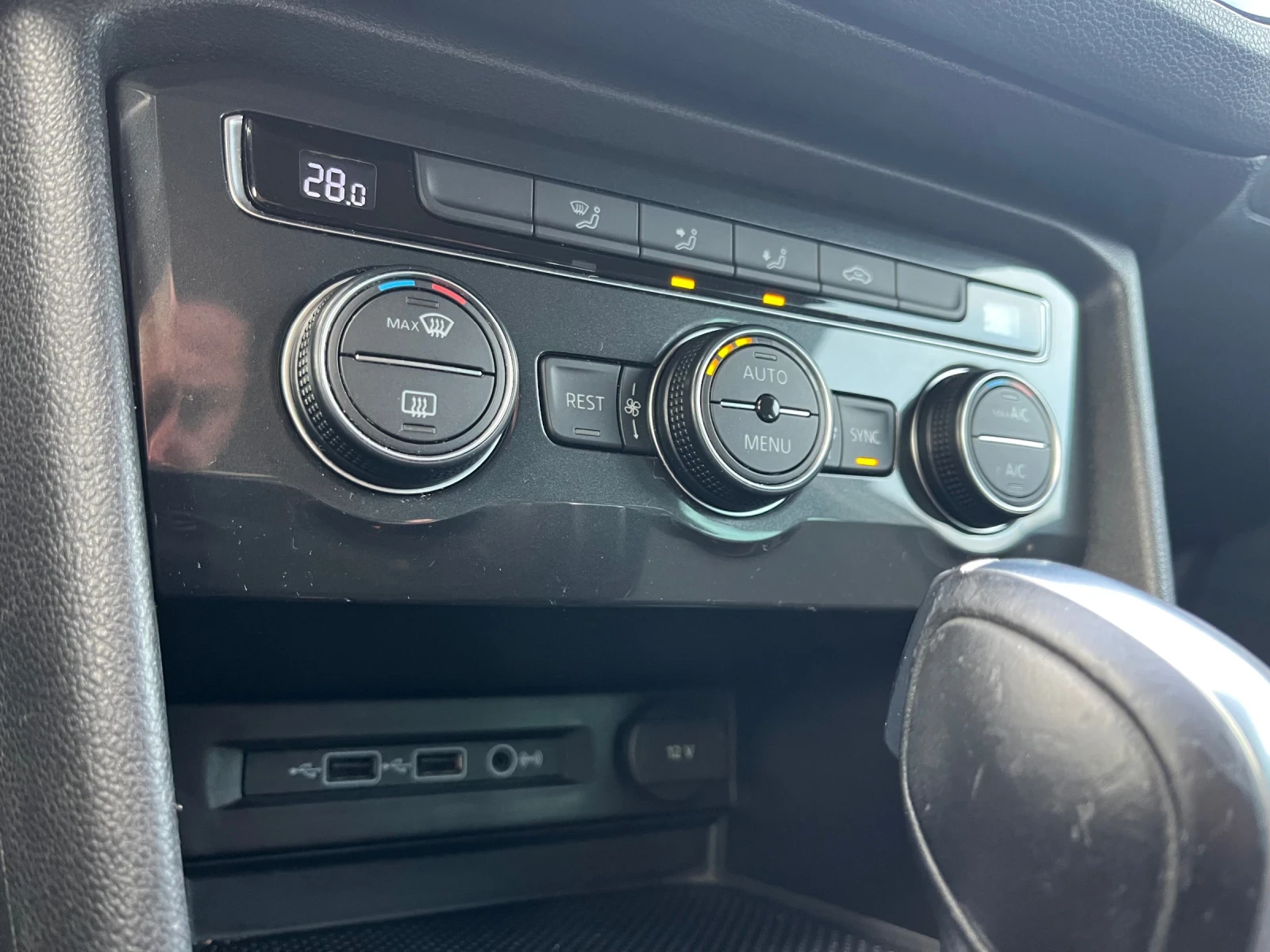 VW Tiguan R line, 08/2019, автомат, digital | Mobile.bg — изображение 17