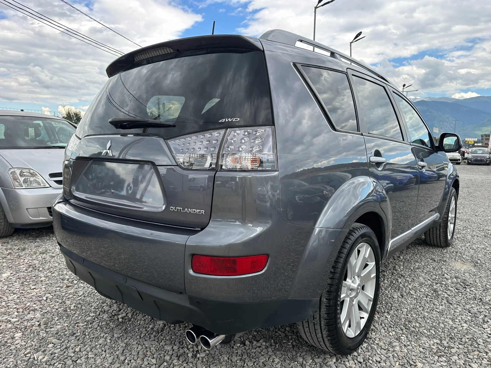 Mitsubishi Outlander 2.0D 7m 4x4 - изображение 4