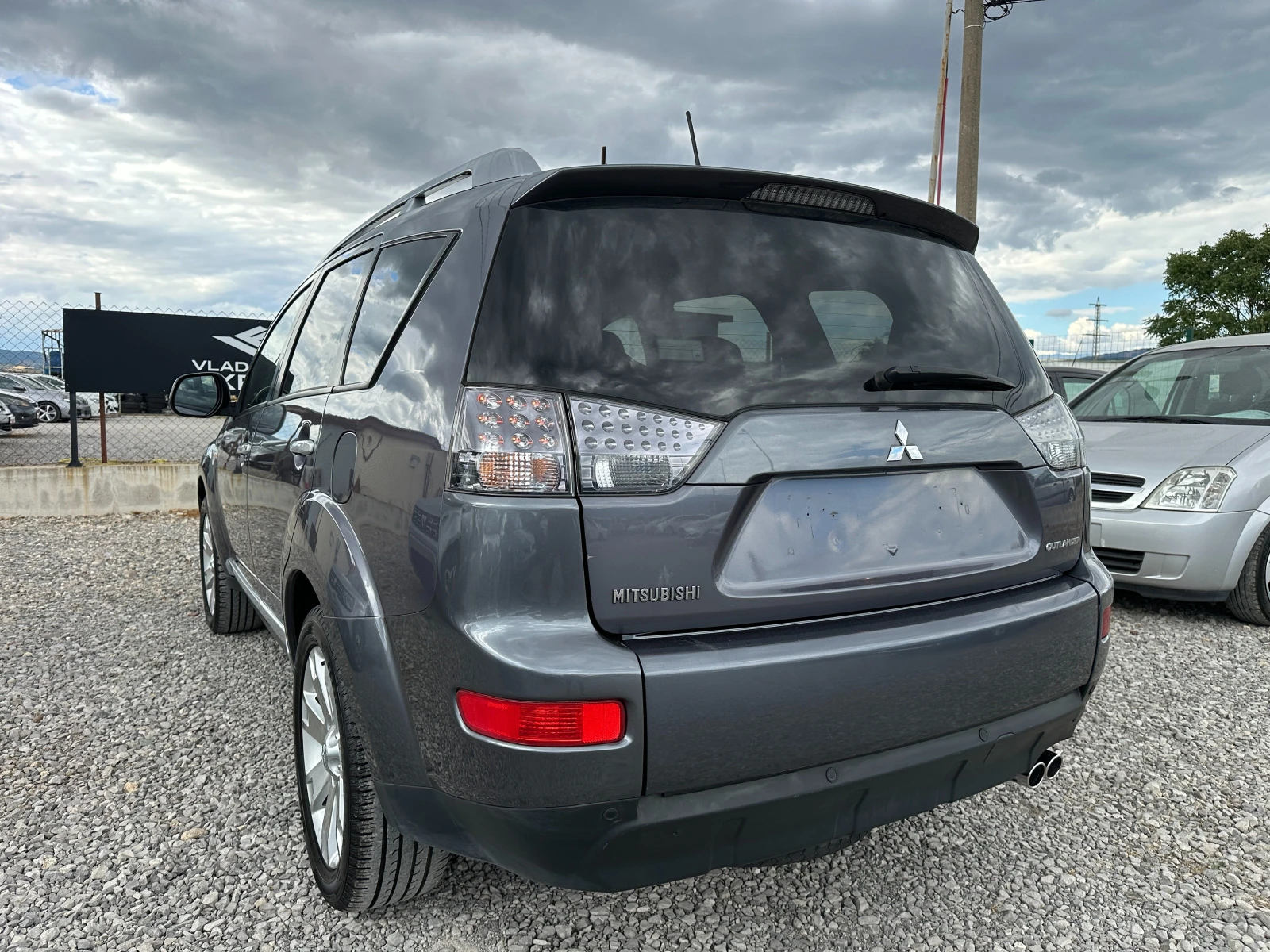 Mitsubishi Outlander 2.0D 7m 4x4 - изображение 3