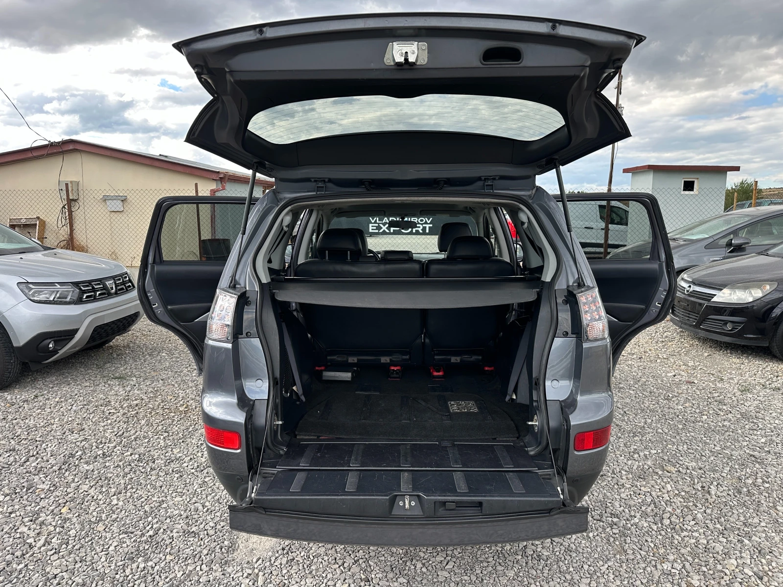 Mitsubishi Outlander 2.0D 7m 4x4 - изображение 10