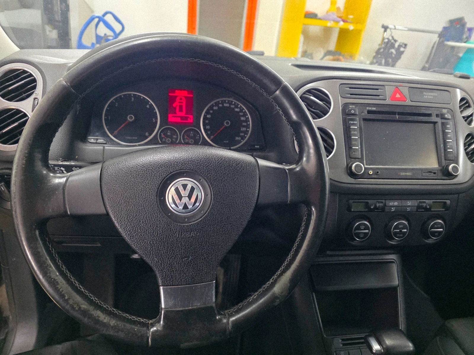 VW Tiguan 2.0TDI * 140hp * 4Motion, снимка 10 - Автомобили и джипове - 53988655