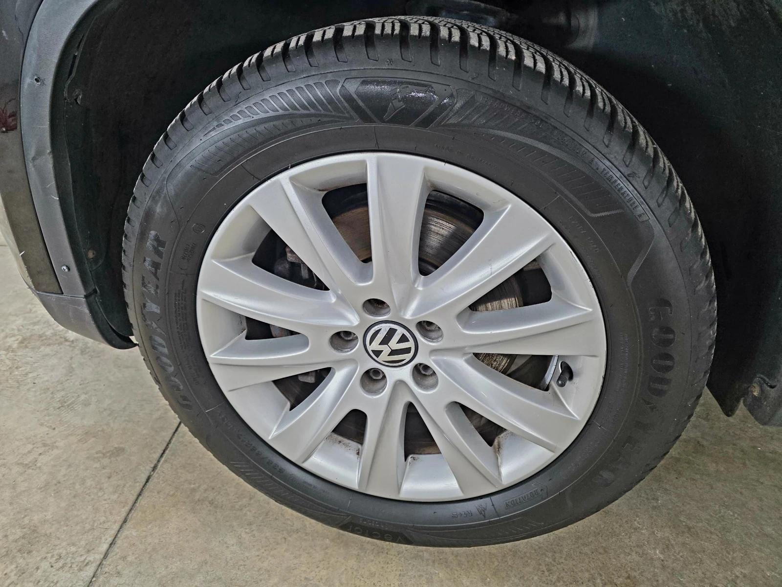 VW Tiguan 2.0TDI * 140hp * 4Motion, снимка 14 - Автомобили и джипове - 53988655