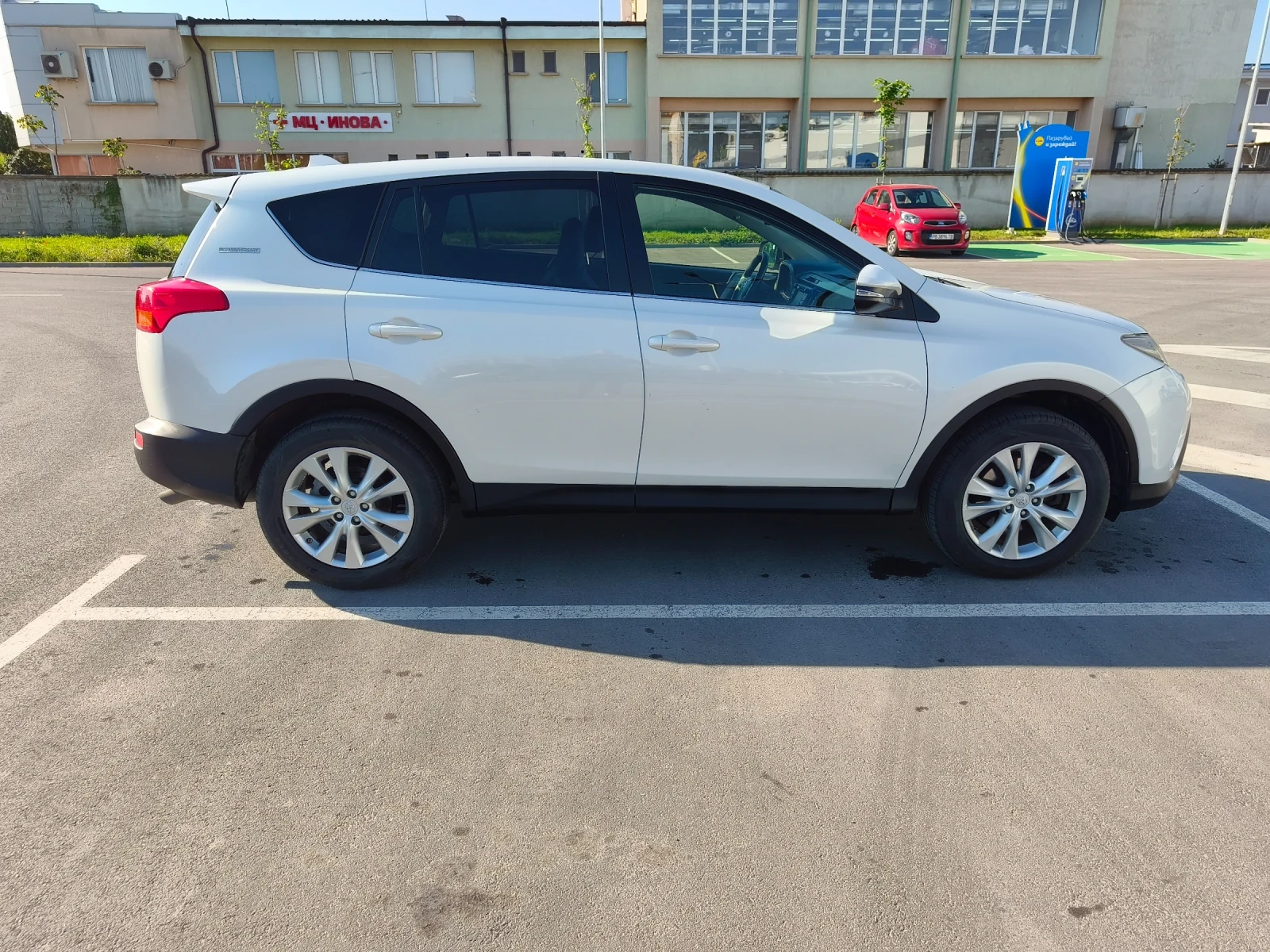 Toyota Rav4 Спешно!, снимка 7 - Автомобили и джипове - 54352878