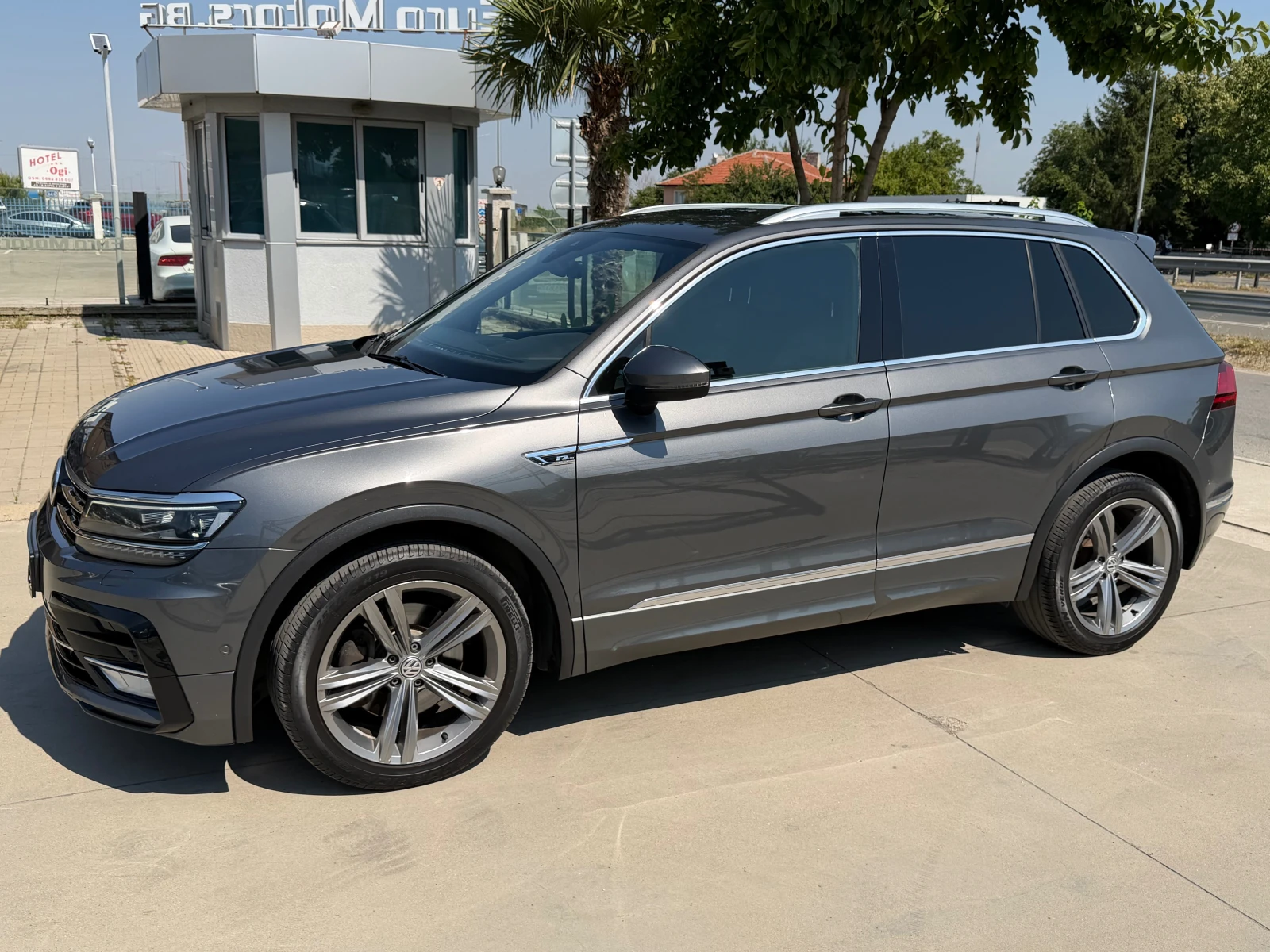 VW Tiguan 2.0TDI-190ps, 4-MOTION, R LINE-FULL SERVICE VW-HOB, снимка 7 - Автомобили и джипове - 55576829