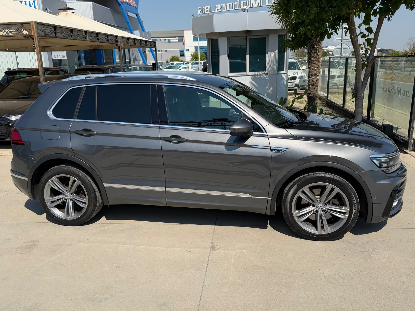VW Tiguan 2.0TDI-190ps, 4-MOTION, R LINE-FULL SERVICE VW-HOB, снимка 4 - Автомобили и джипове - 55576829