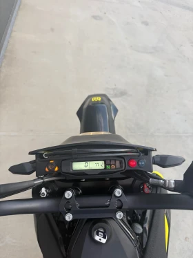 Husqvarna Svartpilen 701, снимка 8