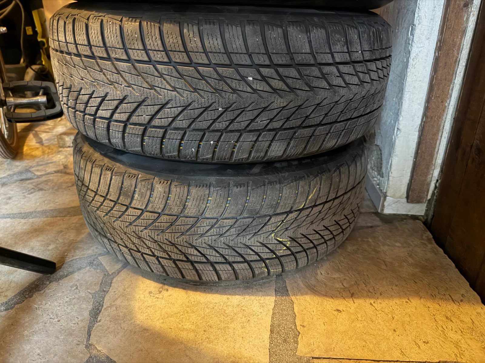 Гуми Зимни 205/55R16, снимка 3 - Гуми и джанти - 53821087