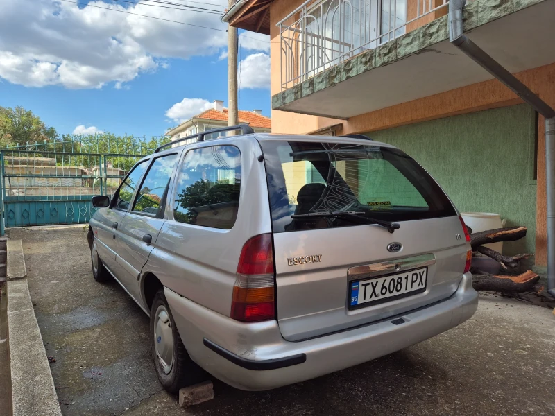 Ford Escort 1, 6 Ghia, снимка 2 - Автомобили и джипове - 48112622