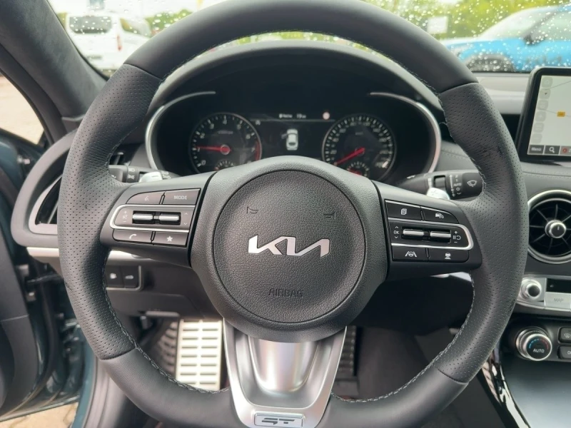 Kia Stinger 3.3T/366HP/4X4/GT/ACC/360 /KLESS/CARPLAY/TSR/781b, снимка 10 - Автомобили и джипове - 49283401