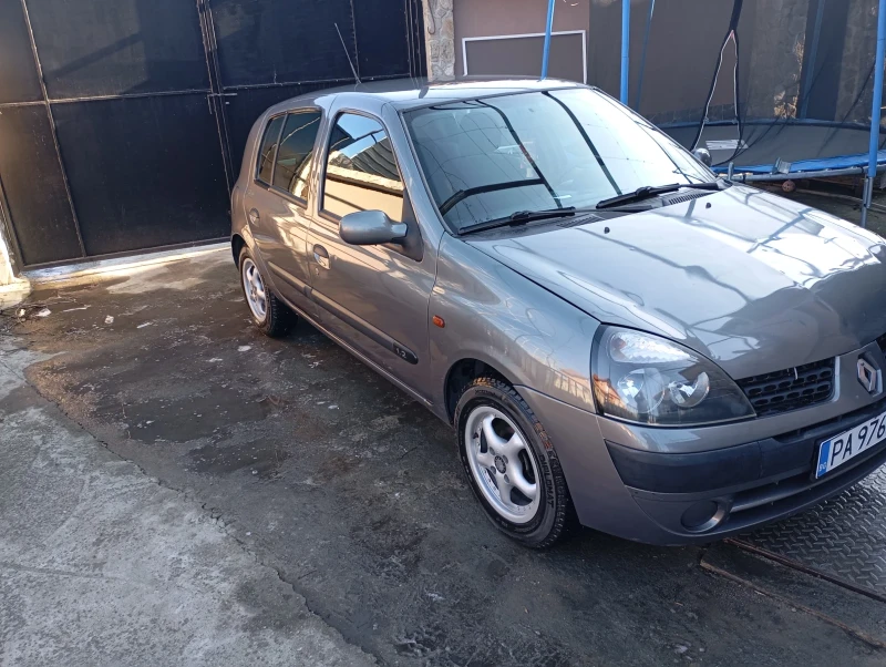 Renault Clio, снимка 3 - Автомобили и джипове - 49085540