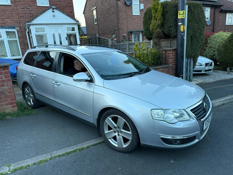 VW Passat 2.0 TDI, снимка 2 - Автомобили и джипове - 52643861