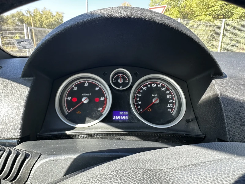 Opel Astra 1.9 DTH, снимка 15 - Автомобили и джипове - 52153398