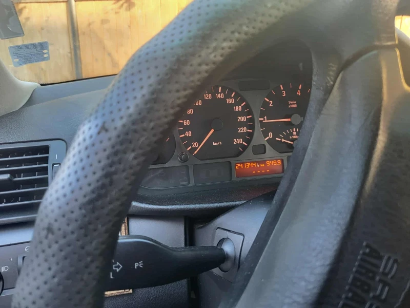 BMW 318, снимка 9 - Автомобили и джипове - 52380581