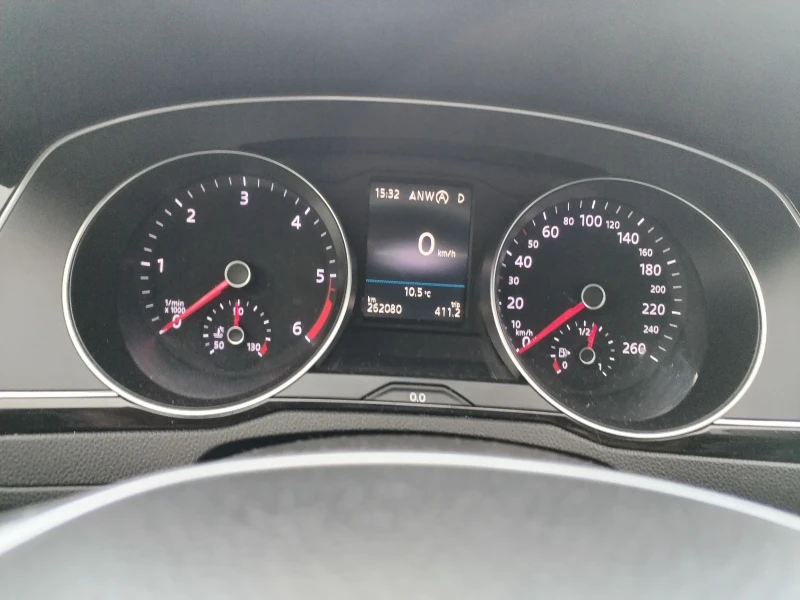 VW Passat Комби, снимка 10 - Автомобили и джипове - 52202382