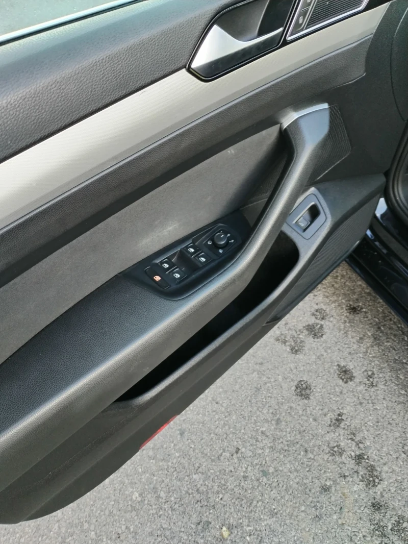 VW Passat Комби, снимка 7 - Автомобили и джипове - 52202382