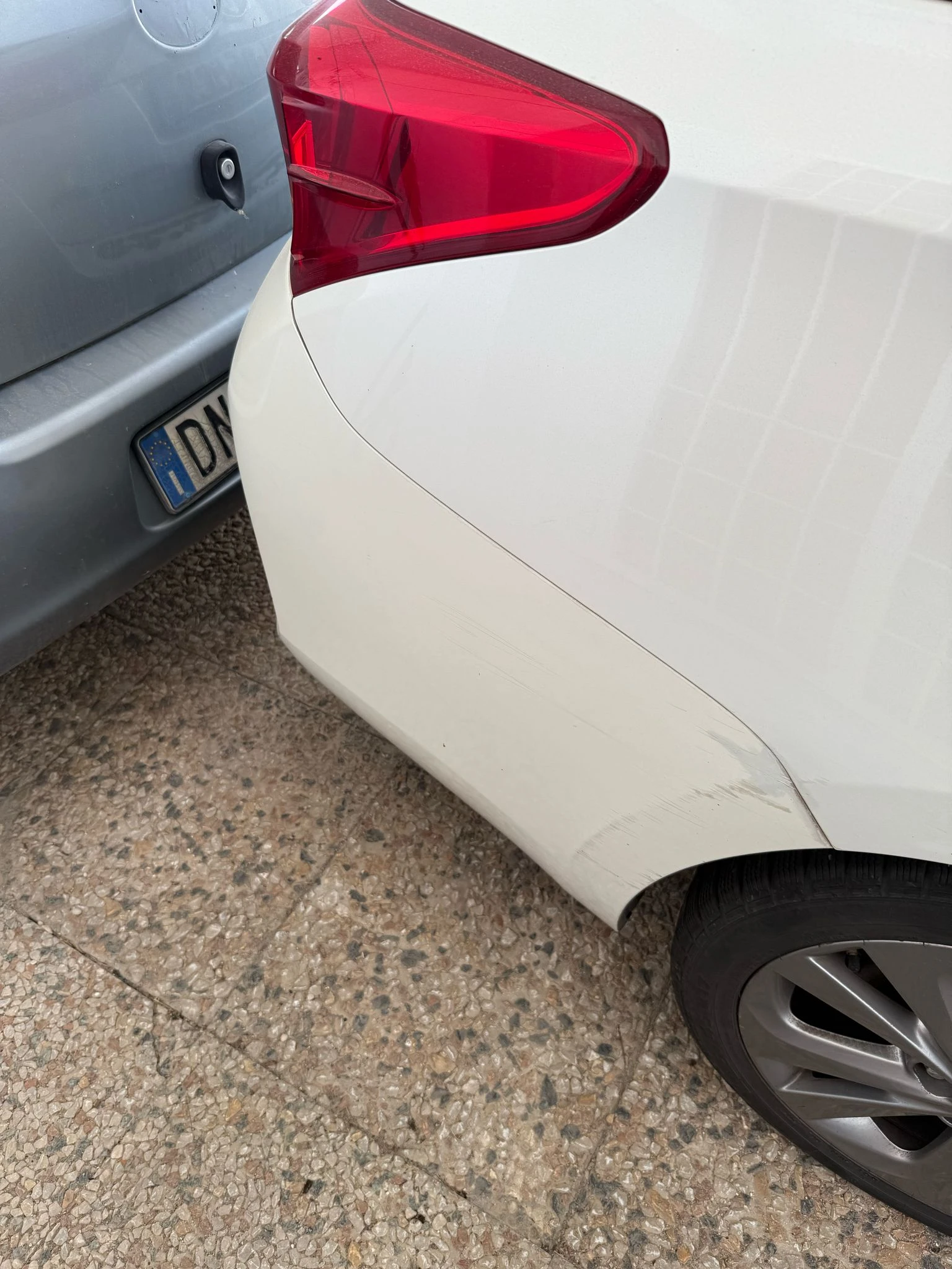 Toyota Auris 1.8HYBRID - изображение 4