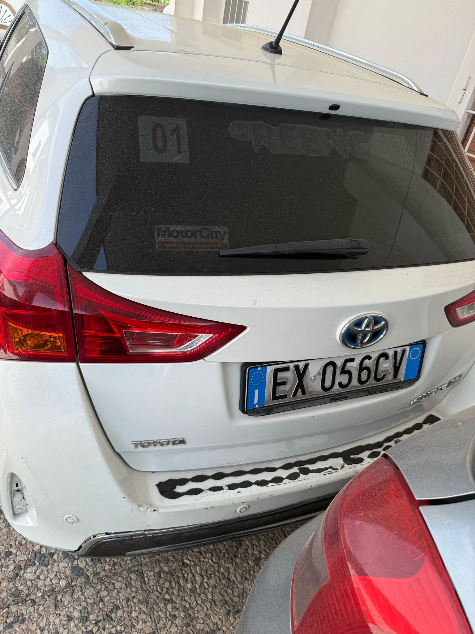 Toyota Auris 1.8HYBRID - изображение 3
