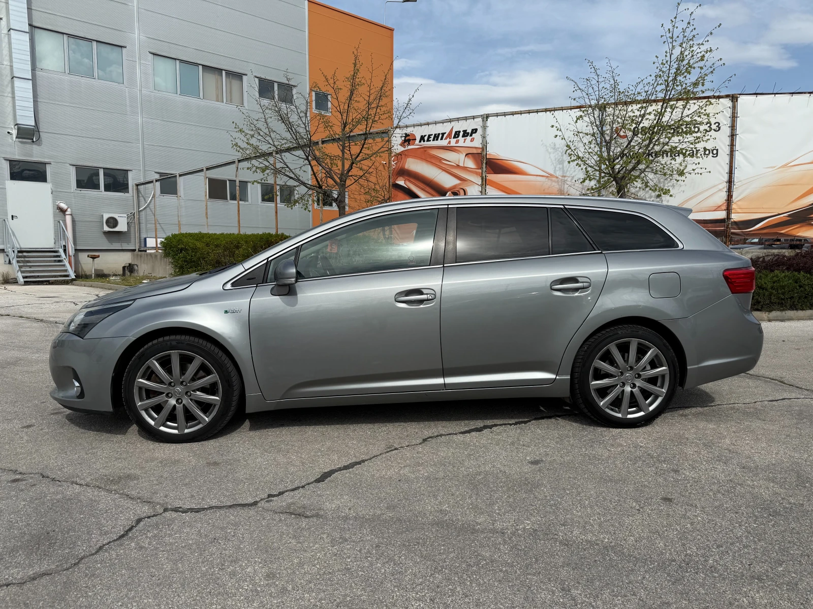Toyota Avensis 2.2d 150 к.с. facelift - изображение 2